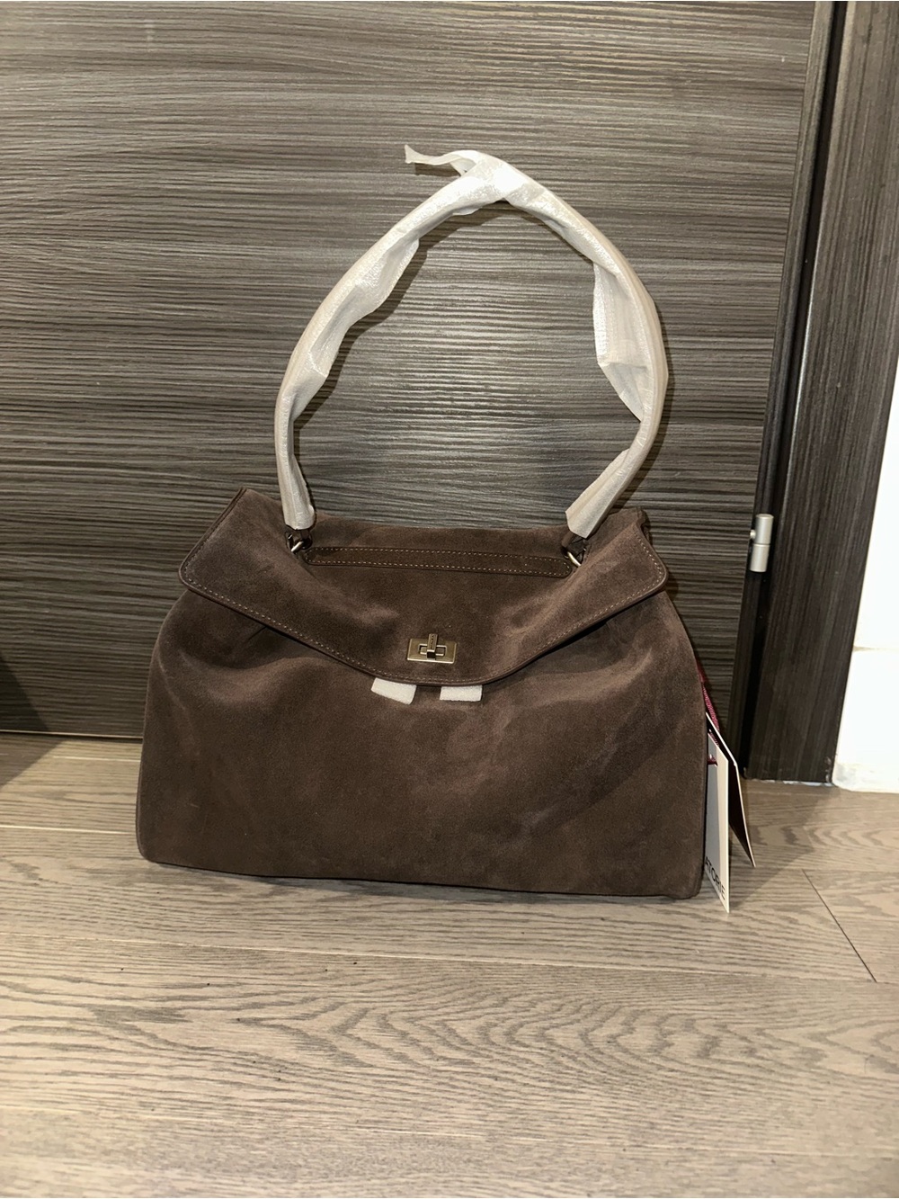 Classic Brown Suede Shoulder Bag with Turn-Lock Closure